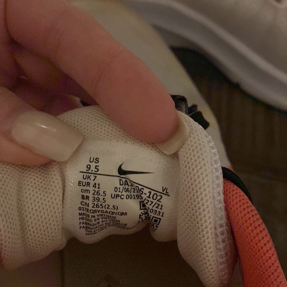 Nike Quest Sneaker View 3